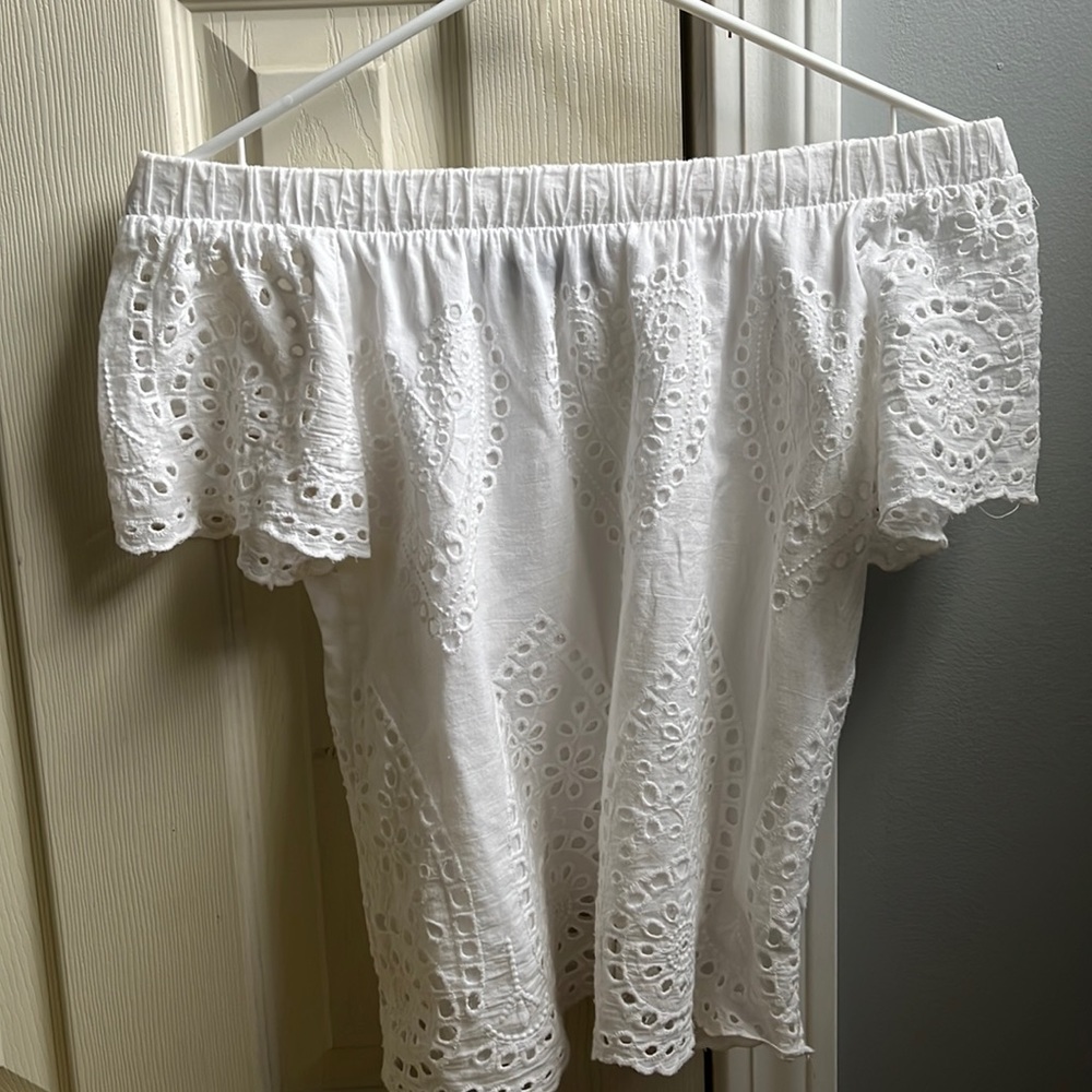 White off the shoulder t-shirt. Size xs